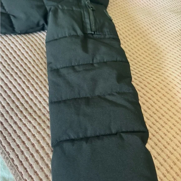 Guess, Nicely used twice only Black Puffer Jacket/Hood and Weather-Resistant. - Picture 9 of 16